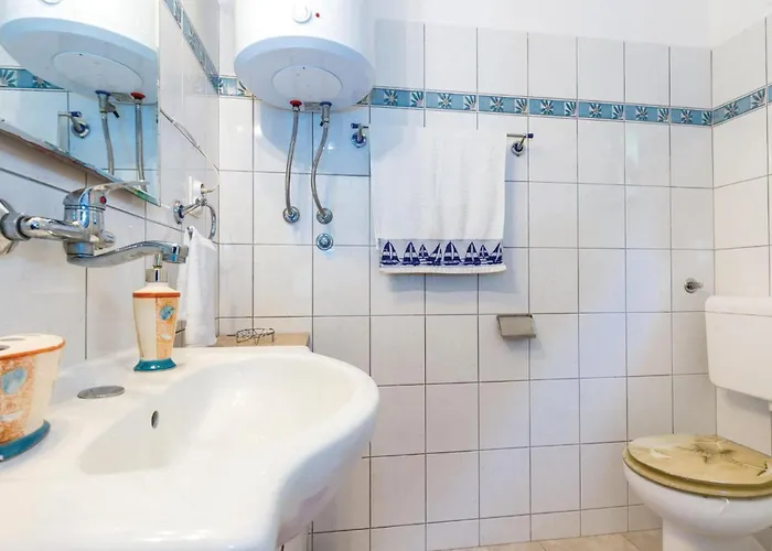Amazing Apartment In Jadranovo